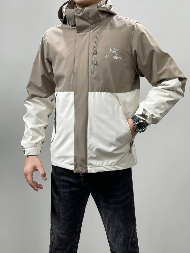 1655# Arc'teryx 始祖鸟休闲三合一内胆抓绒冲锋衣！ 内胆可拆卸 外层采用Gore-Txe面料！深层防水！超强防风防水～防水5000+ 透气1000