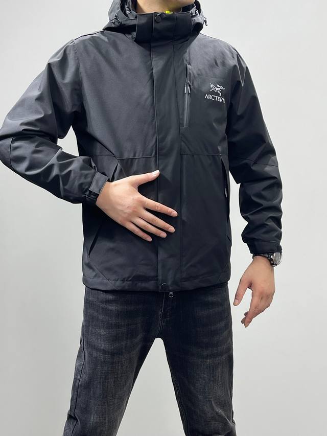 1655# Arc'teryx 始祖鸟休闲三合一内胆抓绒冲锋衣！ 内胆可拆卸 外层采用Gore-Txe面料！深层防水！超强防风防水～防水5000+ 透气1000