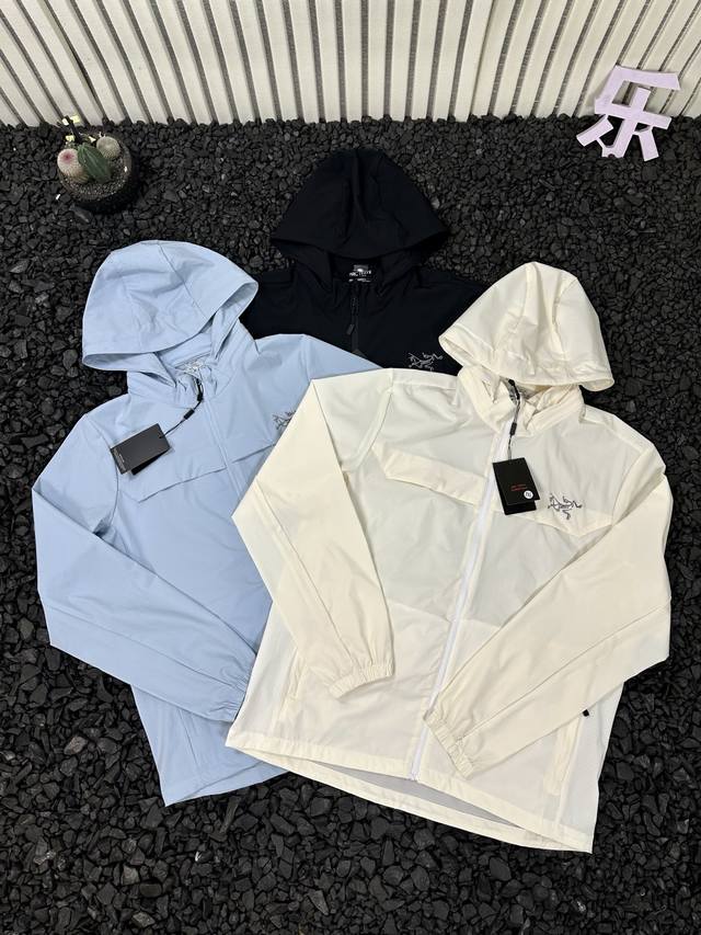 Arcteryx始祖鸟 夏季新款三色Logo刺绣登山运动速干拉链可拆卸帽子时尚潮流防晒衣外套 男女同款 它简直就是防晒界的翘楚！拥有防紫外线、透气等超多实用功能