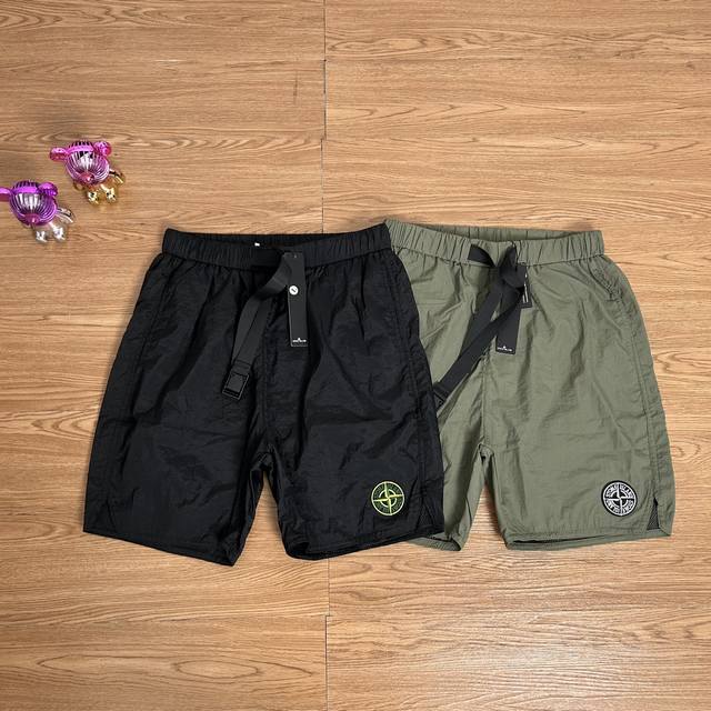 Stone Island 石头岛户外网眼刺绣勋章沙滩短裤 甄选品质 实拍可见 面料采用高品质正品尼龙面料 质感有型 清凉面料 面料上身舒服 当季必备 版型超正
