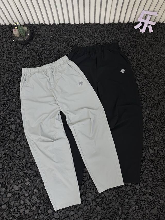 Descente 迪桑特夏季新款男士天气梭织户外登山运动健身纯色速干透气休闲裤长裤 现货款，男士运动户外直筒瘦腿速干裤，吊牌包装全部齐全，直筒小脚裤，经典3D烫