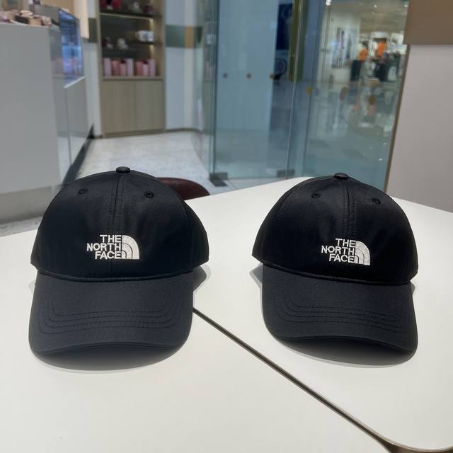 The North Face 北面情侣款时尚鸭舌帽 超高性价比，热销，潮流鸭舌帽情侣运动休闲潮流棒球帽百搭时尚，扣子开模制作，立体刺绣，做工细节精致，绝对完美的