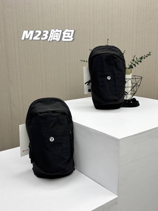 专业运动款胸包！Lululemon男女情侣款专业运动胸包，顶级防泼水骑行斜挎包！高端便携式单肩包！超级百搭经典的一款，顶级面料好货，不是Nk、Ad可比的，绝对不