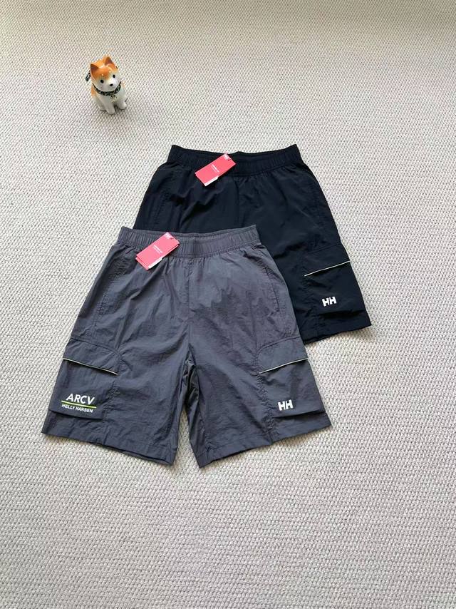 掌柜自留！复古工装风。 Helly Hansen 海丽汉森 Hh 25夏季男子运动休闲短裤。 出口海外订单，数量非常稀少。 经典的运动工装版型，宽松而不肥大。