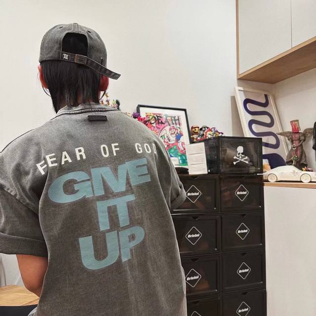 Fog Fear Of God 主线字母限定水洗做旧重磅高街纯棉短袖 情侣款 顶级复刻，福利好货！重工成衣水洗，满满的美式高街风，上身帅爆了！优选32支260G