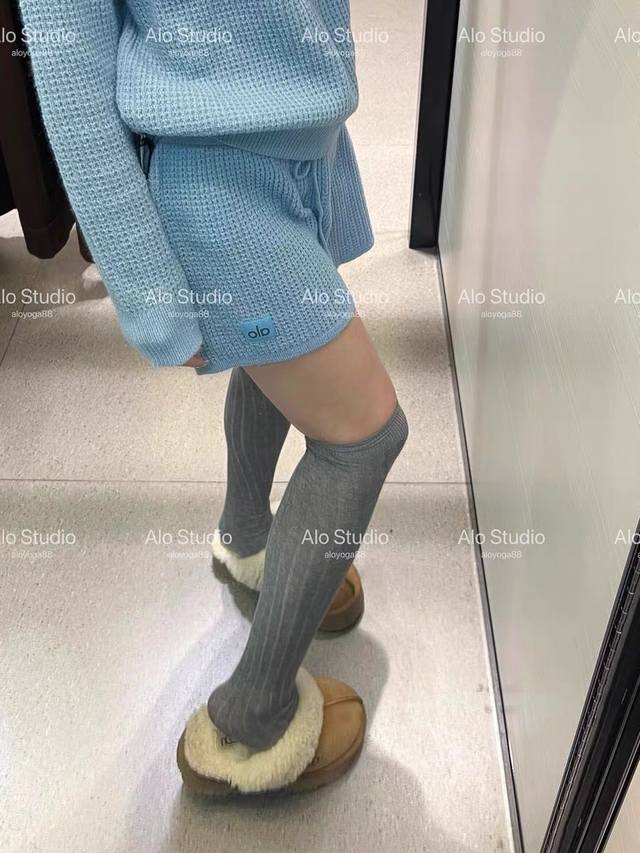 Alo吊带背心女夏季新款华夫格针织套装运动健身美短裤 颜色：黑色 米白 咖啡色 花灰 蓝色 码数： S M L 价格P： 款号：605 短裤
