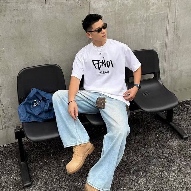 款号：G2889 Fendi 芬迪 25Ss 大师亲手设计潮牌新品印花圆领短袖T恤 春夏最新砖柜同步 Os落肩版型 - 260G双纱纯棉顶级面料 手感柔软 百分