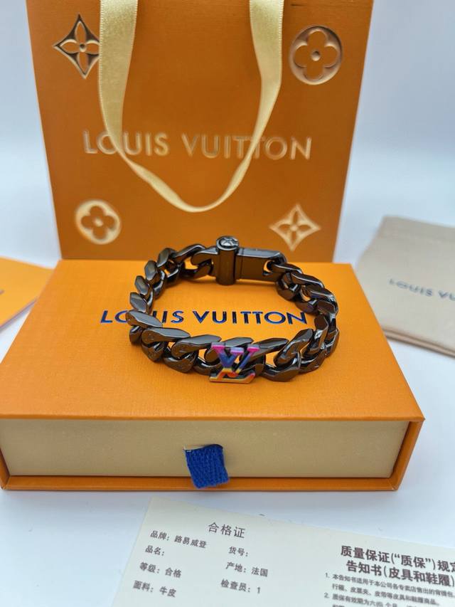 Lv路易威登宽版古巴磁扣黑手链 原版开发 代购版本 对版专柜 全套包装 弄潮必备款号M68907 官网12600 Louis Vuitton 2054 Rain