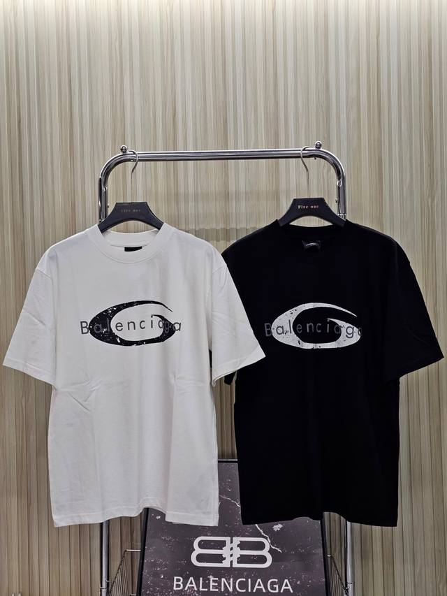 Balenciaga 巴黎世家 Ss25 微标印花圆领短袖T恤 宽松版型 颜色: 黑色 白色 码数: Xs S M L 款号: D042#