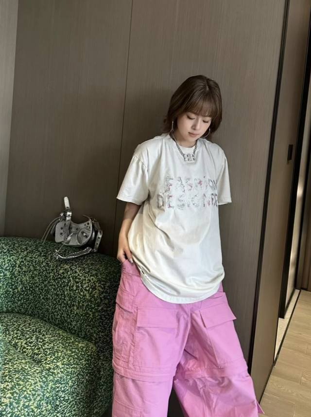 Balenciaga 巴黎世家 字母印花落肩短袖T恤 宽松版型 颜色: 黑色 白色 码数: Xs S M L 款号:D043#