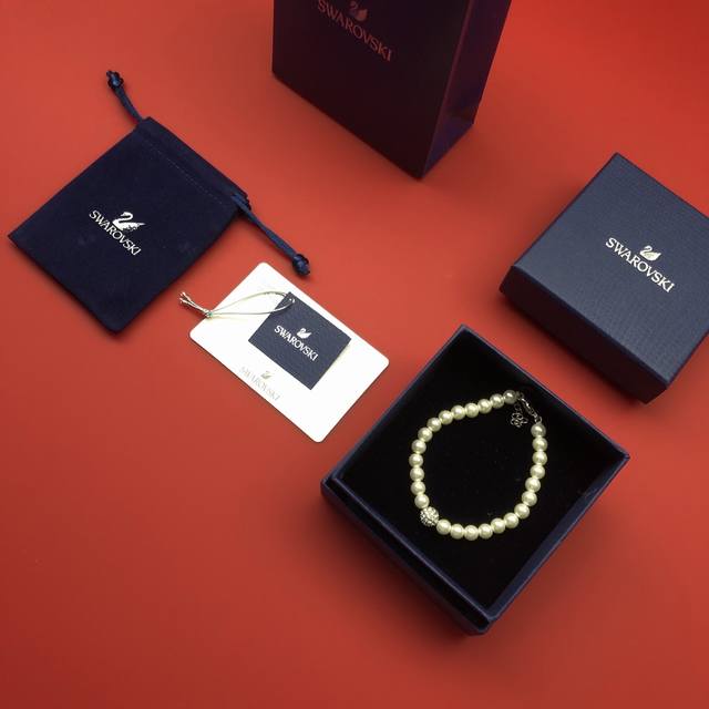 Swarovski施华洛世奇手链顶级最高版本』重磅来袭通过关系搞到一批海关扣押的Swarovski手链 全球最火的款式之一 可以承载岁月的经典之作 永不过时 独