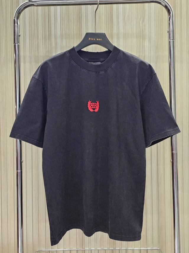 Balenciaga Ss25新款春夏系列 前幅刺绣双B标志 采用洗水磨破做旧效果 280克双纱纯棉 开始版型 颜色: 黑色 码数: Xs S M L 款号: