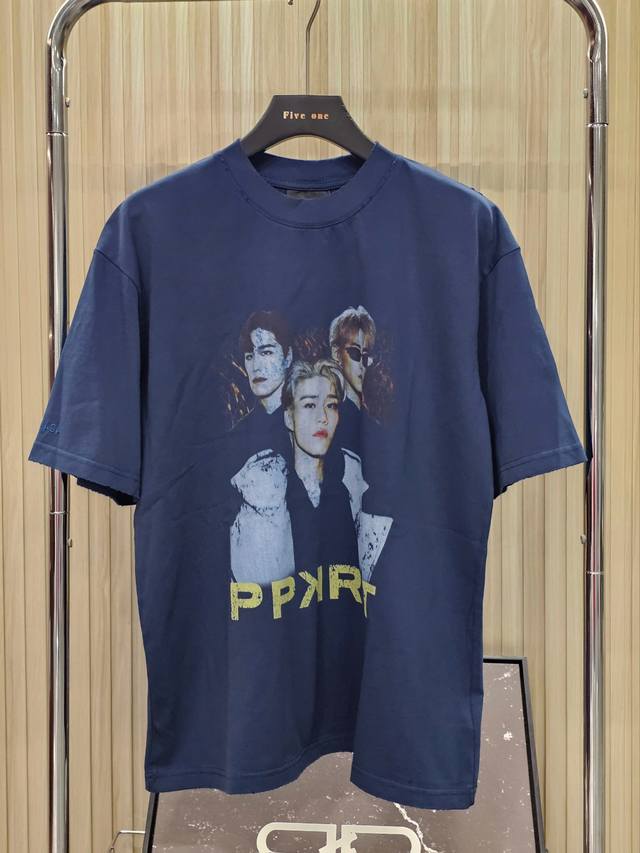 Balenciaga 巴黎世家 Ss25 品牌大使Fanclub 系列 印花图案短袖T恤 宽松版型 颜色: 深兰色 码数: Xs S M L 款号:D032#