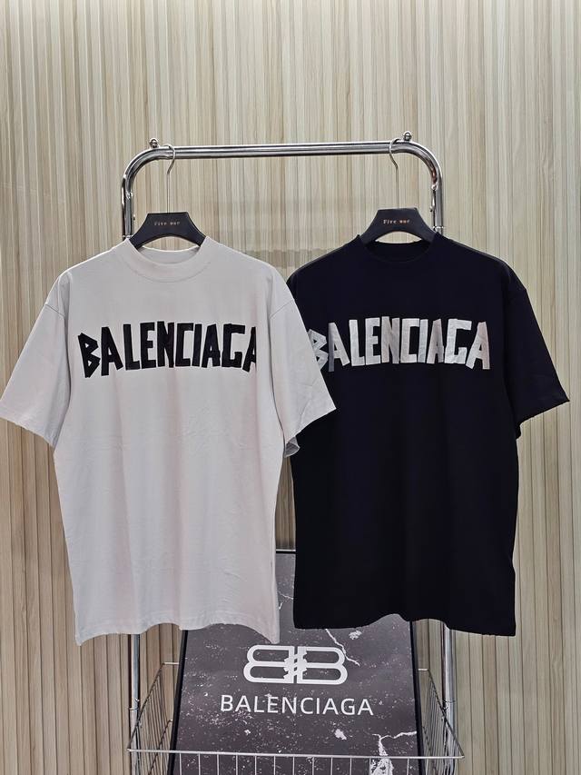Balenciaga胶带新款 黑色前后字母是银色美纹纸胶带粘贴 面料柔软 宽松版型 男女同款 颜色: 黑色 白色 码数: Xs S M L 款号:2323#