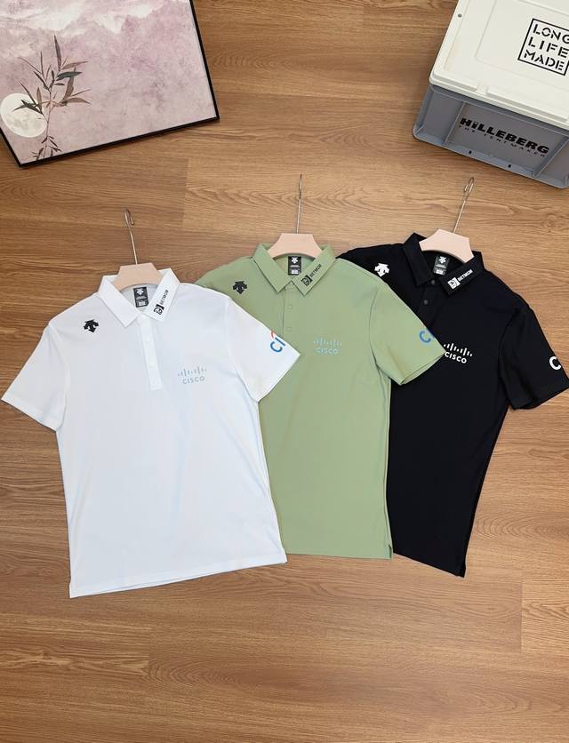 Descentegolf迪桑特高尔夫Field系列防晒修身短袖Polo衫 简约质感，轻松驾驭春夏球场 使用经典Carvico针纺梭面料制成的短袖Polo衫。面料