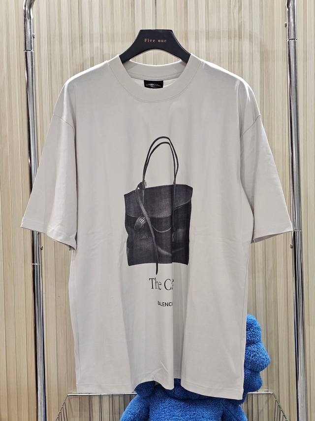 Balenciaga巴黎世家 印花图案圆领短袖T恤 男女同款 颜色: 石灰白 码数: Xs S M L 款号:D028#