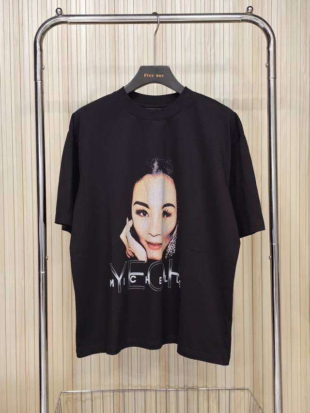 Balenciaga 巴黎世家 25Ss新款人像直喷印花短袖T恤 宽松版型 颜色: 黑色 码数: Xs S M L 款号: D026#