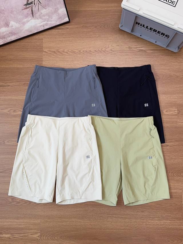 可隆夏季新品，户外休闲运动机能五分裤透气 防水 弹力 速干短裤 基础色易搭配 面料质感做工品相都相当完美，懂货的兄弟姐妹一眼就看的出... 特定机能云感舒适速干