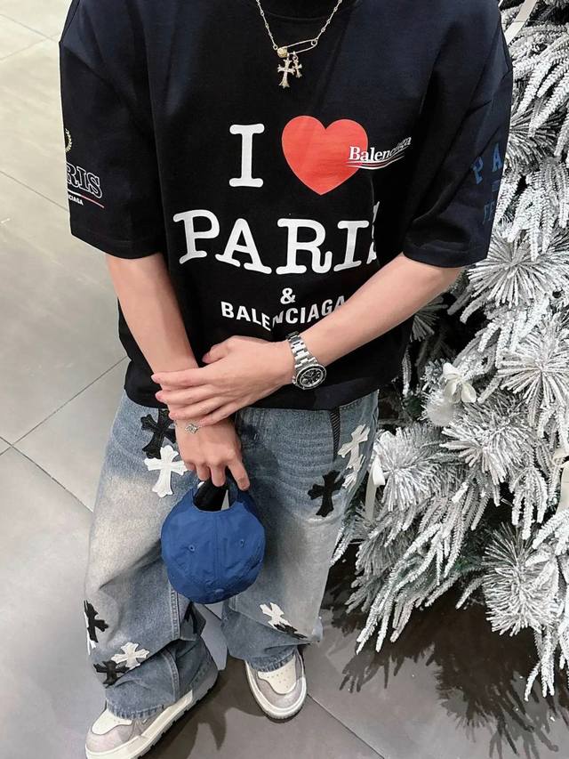 Balenciaga 巴黎世家Ss25 圆领短袖T恤 宽松版型 男女同款 颜色:黑色 白色 码数: Xs S M L 款号:D025#