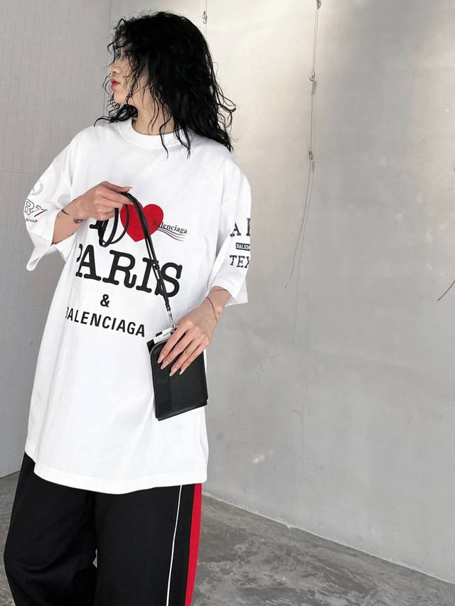 Balenciaga 巴黎世家Ss25 圆领短袖T恤 宽松版型 男女同款 颜色:黑色 白色 码数: Xs S M L 款号:D025#