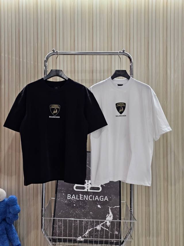 Balenciaga Ss25巴黎联名兰博基尼 前后 Logo 印花短袖T恤 宽松版型 颜色: 黑色 白色 码数: Xs S M L 款号:D020#