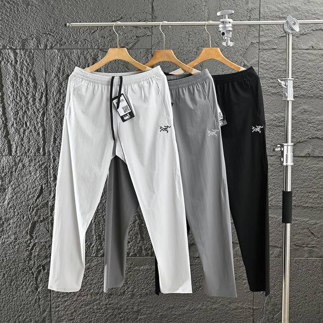 Arcteryx 始祖鸟男士夏季户外轻薄全压胶休闲长裤，一条真正的多功能冲锋好裤，值得每一个热衷户外的男士入手 这款能够满足你的各种搭配需求！ 立体剪裁的版型，