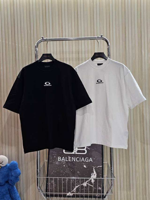 Balenciaga 巴黎世家 24Ss 字母Logo图案绣花圆领短袖T恤 宽松版型 颜色: 黑色 白色 码数: Xs S M L 款号:D015#