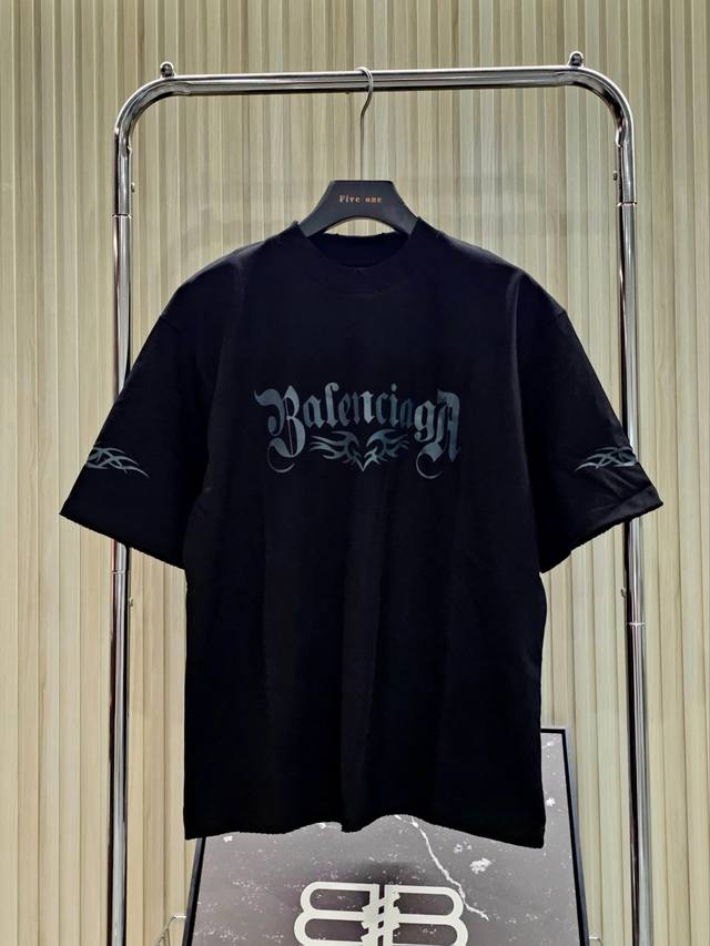 Balenciaga巴黎世家 24Ss新款 爱心字母印花短袖 采用撕裂效果 自然磨破工艺 280G双纱纯棉面料 宽松版型 颜色: 黑色 码数: Xs S M L