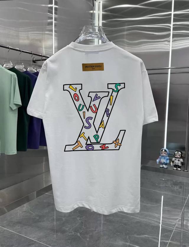 Lv彩色字母系列 专柜款复古情侣 印花短袖T落肩袖 重磅280G精梳棉材质 透气舒适 进口外贸级专柜印花，随意搓洗不褪色不变形。 情侣款 男女同款哦
