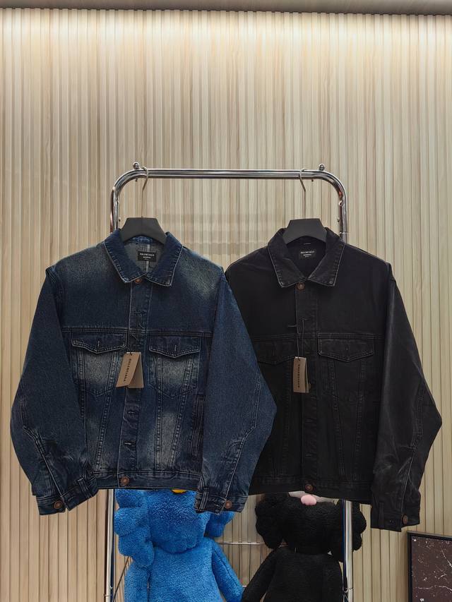 特价 元 Balenciaga 巴黎世家廓形宽松牛仔牛仔外套。 颜色:兰色 黑色 码数:Xs S M L 款号:2381#