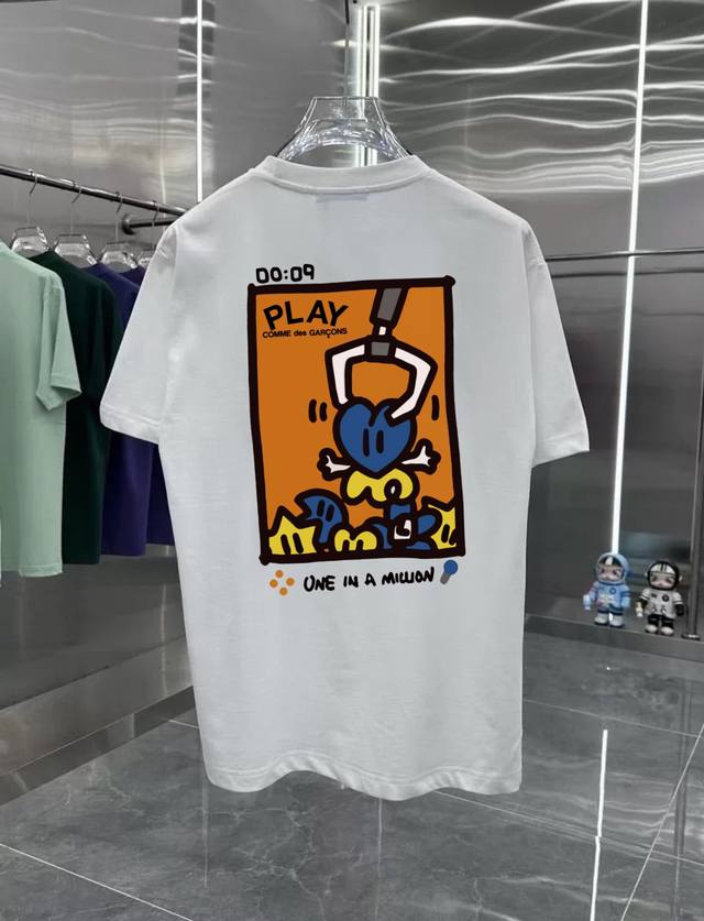 Play系列 专柜款复古情侣 印花短袖T落肩袖 重磅280G精梳棉材质 透气舒适 进口外贸级专柜印花，随意搓洗不褪色不变形。 情侣款 男女同款哦