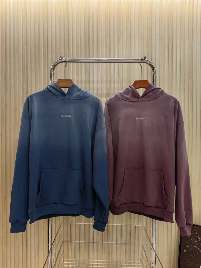 Balenciaga 巴黎世家Fw23 水洗Logo字母刺绣连帽卫衣宽松版型 男女同款。 颜色: 紫 兰 码数: Xs S M L 款号:2363#