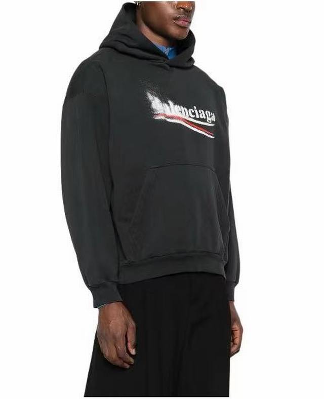 Balenciaga巴黎世家 Ss24 Logo字母模糊印花连帽卫衣 宽松版型 男女同款 颜色: 黑色 白色 码数: Xs S M L 款号: 2478#