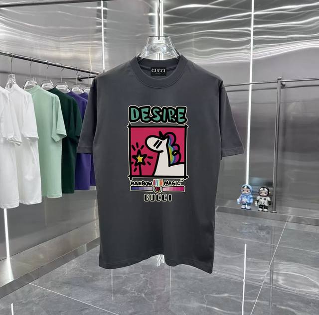 Gucci小马宝莉系列 专柜款复古情侣 印花短袖T落肩袖 重磅280G精梳棉材质 透气舒适 进口外贸级专柜印花，随意搓洗不褪色不变形。 情侣款 男女同款哦