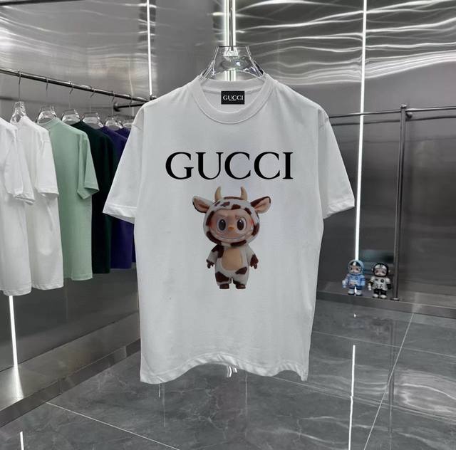 Gucci联名泡泡玛特拉布布之十二生肖限定牛系列 专柜款复古情侣 印花短袖T落肩袖 重磅280G精梳棉材质 透气舒适 进口外贸级专柜印花，随意搓洗不褪色不变形。