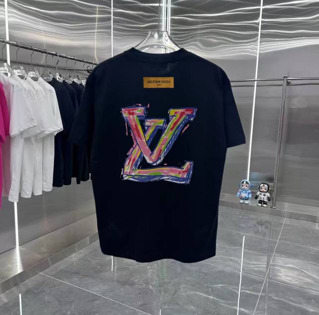 Lv炫彩复古情侣 印花短袖T落肩袖 重磅280G精梳棉材质 透气舒适 版型宽松 进口外贸级专柜印花，随意搓洗不褪色不变形。 情侣款 男女同款哦