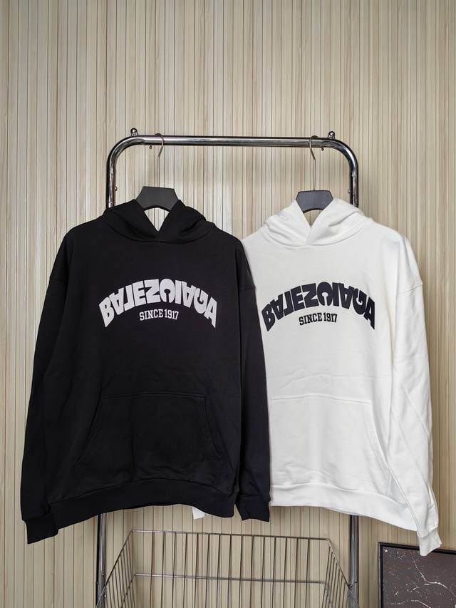 Balenciaga 23Ss巴黎世家最新倒字母刺绣连帽卫衣，460克大卫衣，宽松版型 男女同款。 颜色:黑 白 码数: Xs S M L 款号:2360#