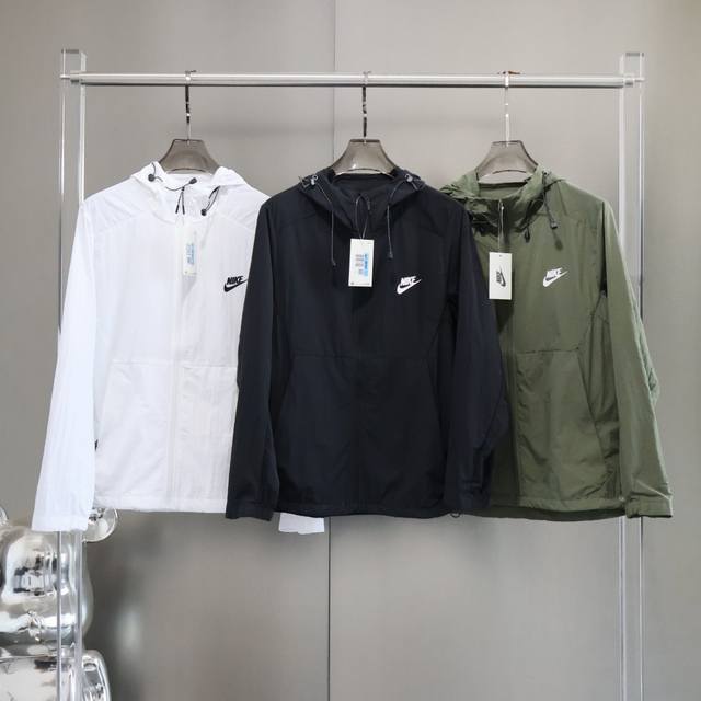 供 不控价 高品质 Nike 耐克2025夏新款户外必备三防皮肤衣外套出货 贸易公司渠道稀出，广东代工尾单流出，人手一件老斐家夏季新款科技防晒外套，国际Up+质
