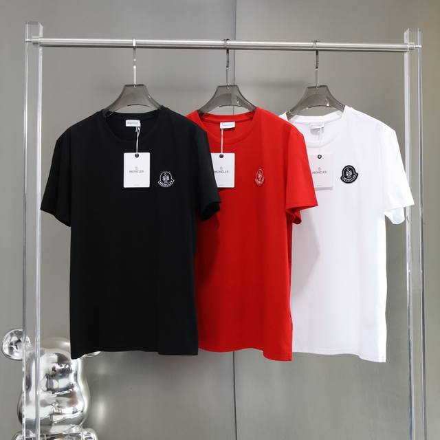 供 不控价 顶级版本 Moncler 蒙口2025S 胸前刺绣徽标Logo夏款短袖T恤 整件衣服没有复杂的装饰 只有品牌标志性Logo在胸前 简单低调又不失品味