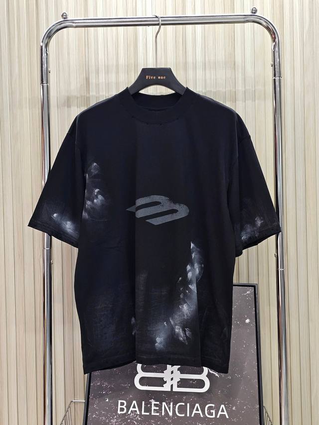 Balenciaga巴黎世家 24Ss 退色效果Logo 印花圆领短袖T恤 高重磅双纱纯棉面料 宽松版型 男女同款 颜色: 黑色 兰色 码数: Xs S M L