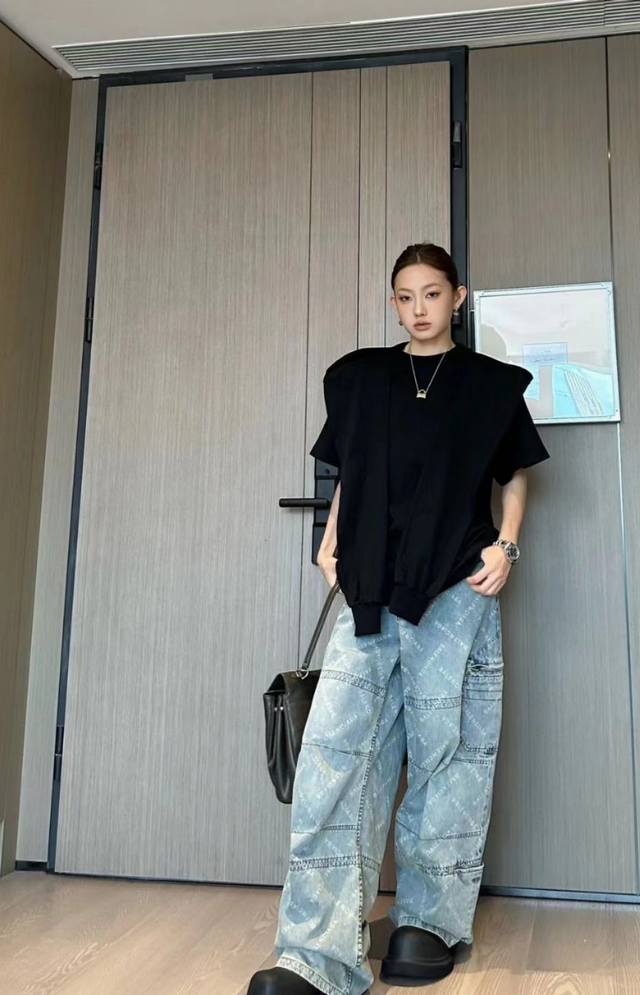 巴黎世家 Balenciaga 24新款 杨超越同款 假两件连帽刺绣短袖 颜色:黑色 灰色 码数: S M L 款号:2460#