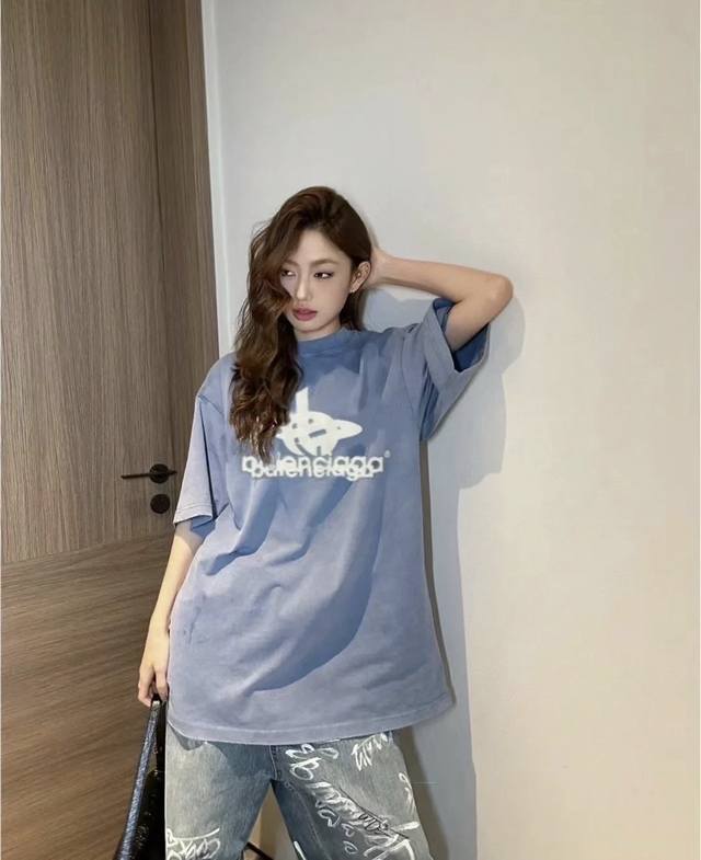 Balenciaga 巴黎新款 前后幻影重叠 Logo印花 高版本水洗做旧短袖T恤 宽松版型 男女同款 颜色:兰色 码数:Xs S M L 款号:2415#