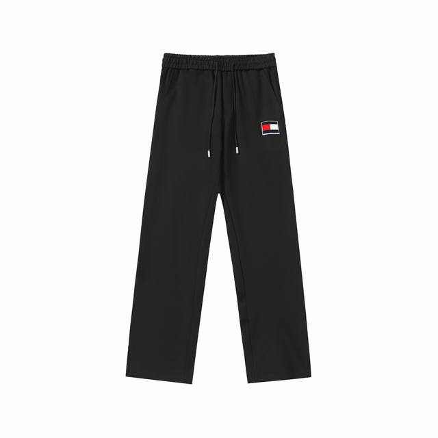2580# Tb汤姆家 2025Ss贸易渠道货品.休闲运动短裤 无从释怀的经典款,休闲时尚感略带锋利.精简的比例化裁剪铸就随性百搭. 客供高密400G面料,区别