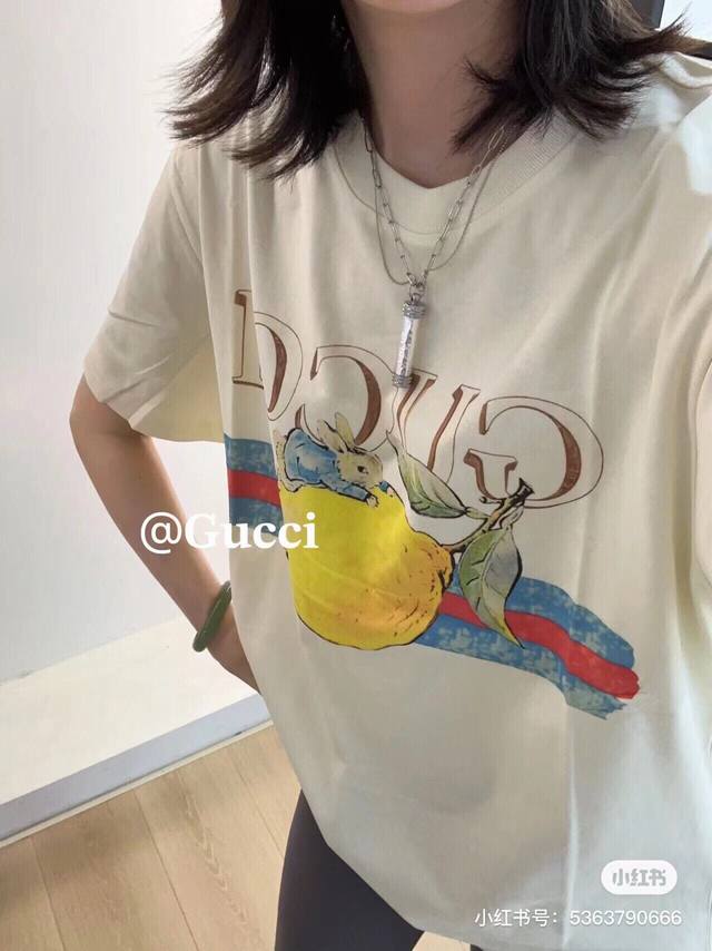 新款上新 2025 爆款推荐高版本Gucci 古驰夏季彼得兔石墨印花彩色卡通情侣款圆领短袖T恤，流氓兔彩色前福水印花。衣服印花怎么洗也不会掉落 双纱240G精梳