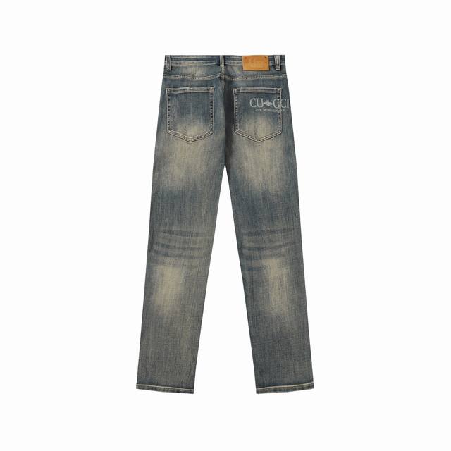 G361# 古驰 2025秋季新品牛仔裤，采用进口客供日本Denim平纹棉质牛仔面料梭织生产，三标齐全，顶尖的石磨水洗工艺让质感达到80年代的老味，柔软细腻舒适