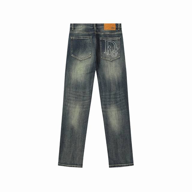 G360# 迪奥2025秋季新品牛仔裤，采用进口客供日本Denim平纹棉质牛仔面料梭织生产，三标齐全，顶尖的石磨水洗工艺让质感达到80年代的老味，柔软细腻舒适透