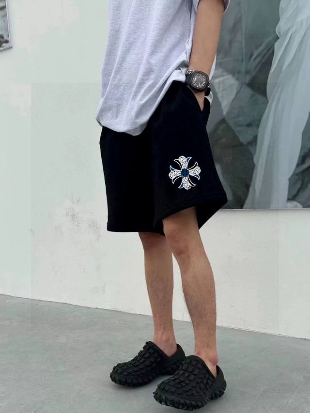 Ch克罗心专柜同步马蹄印花毛圈情侣短裤 不要说你不喜欢这条裤子，简单的版型加上精致的贴布设计！就用两个字绝了！大牌的版型真的无可挑剔，不同于市面的上的垃圾短裤，