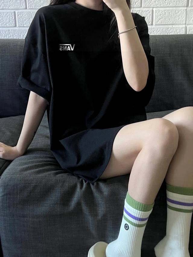 高品质 Vans万斯专柜同步美潮少年滑板运动系列印花情侣短袖 采用260克定制精梳纯棉，领口定制螺纹不变形，三针五线做工，领口包包边条，肩膀处内里带压条，做工面