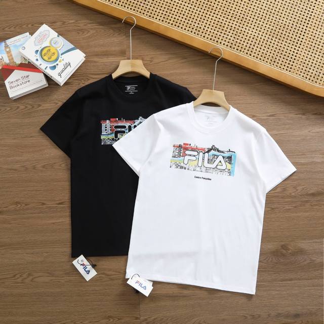 品牌：斐乐 Fila 尺码：M-L-Xl-Xxl-Xxxl 颜色：白色-黑色 类型：男士运动速干T恤 材质：260克高克重运动户外科技棉 领型：正肩款圆领 袖长