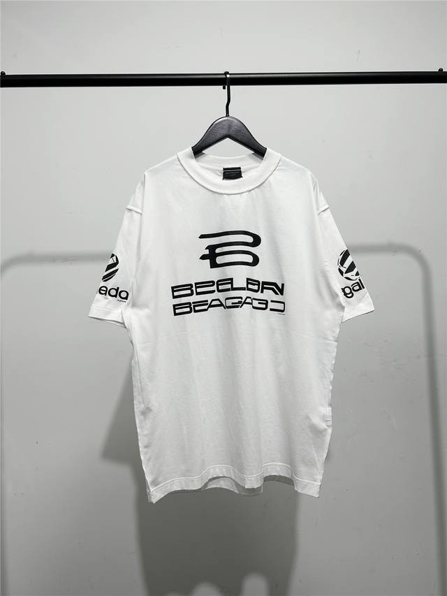 高版本，质量很好！原版反向缝线！ 巴黎世家 Balenciaga男女同款胸前美式街头字母印花短袖T恤！此款尺码偏大，最小Xs穿到145斤左右！最大穿到220多斤